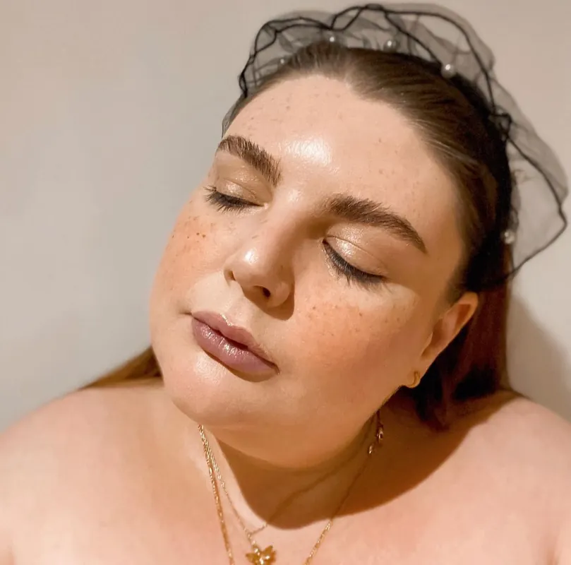 Двојно чистење на лице -- прв чекор за стаклена кожа