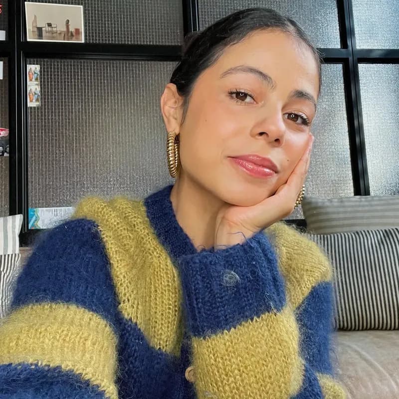 Cloud skin тренд 2026 -- природна шминка со мек замаглен тен